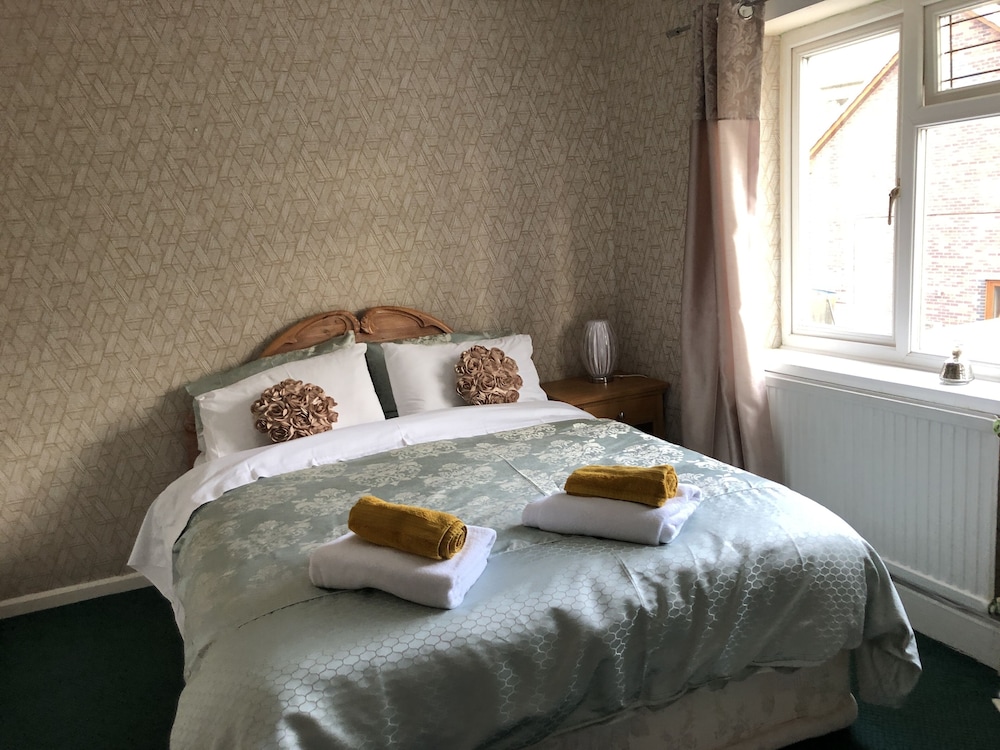 3br-sleeps6-garden-mountain &near 4 Falls Walks on view 4
