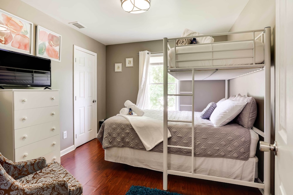Louisville Apartment - Walk to Restaurants!