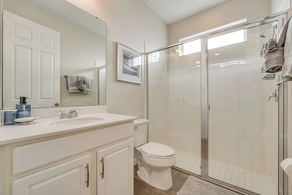 Home Near Theme Parks in Kissimmee: Family Perks!
