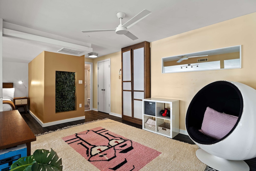 Dekalb by Rove Travel Duplex Loft w Terrace
