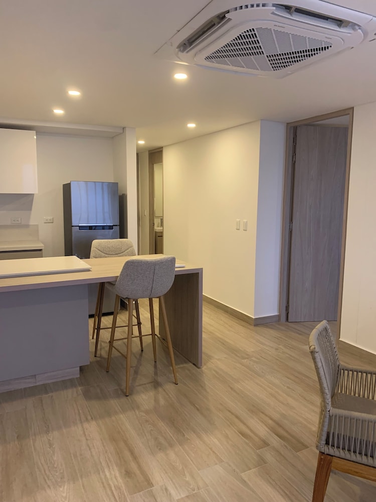 Oceani Towers 1006