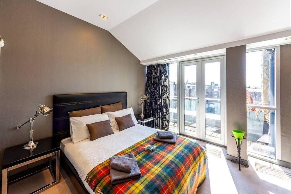Skyview Penthouse - New Town view 2
