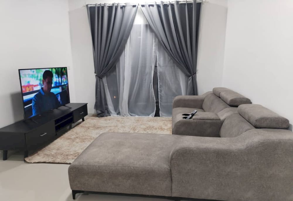 OYO 91024 Tower A & B Sensory Residence