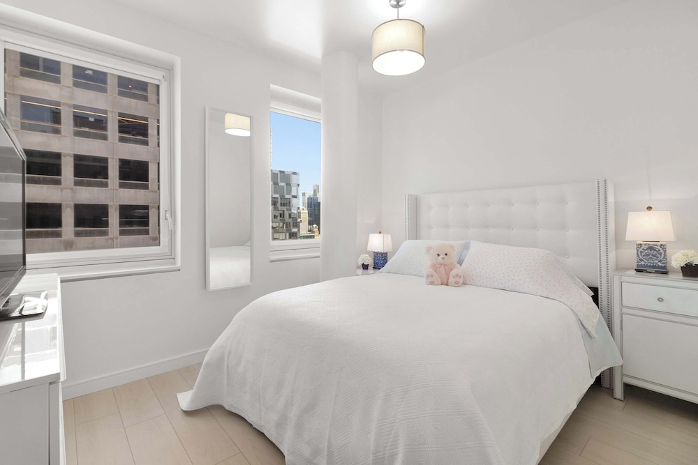 Corporate or Luxury 4 Bedroom Penthouse Steps From Times Square Sleeps 8
