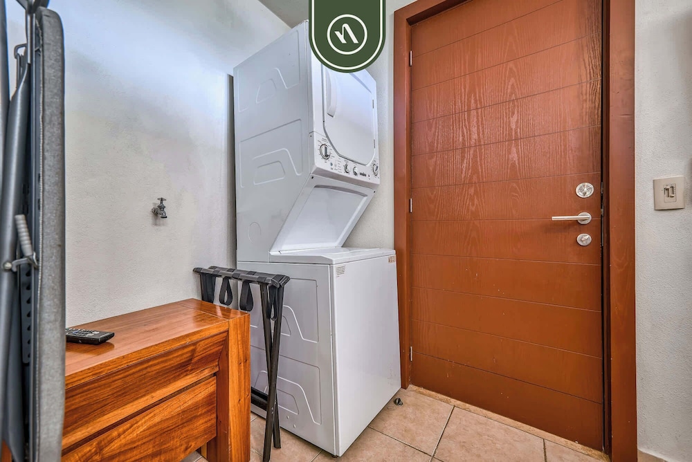 Oceanfront 3BR Condo With Beach Club - Pool