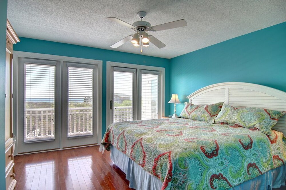 Dune Escape 5 Bedroom Home by RedAwning