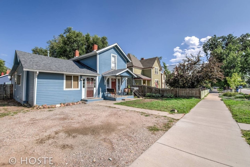 3BR Of Downtown King Bed, Dining, Has It All! view 3