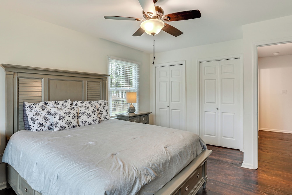 Private Dock + Pool Table: Lake Marion Getaway