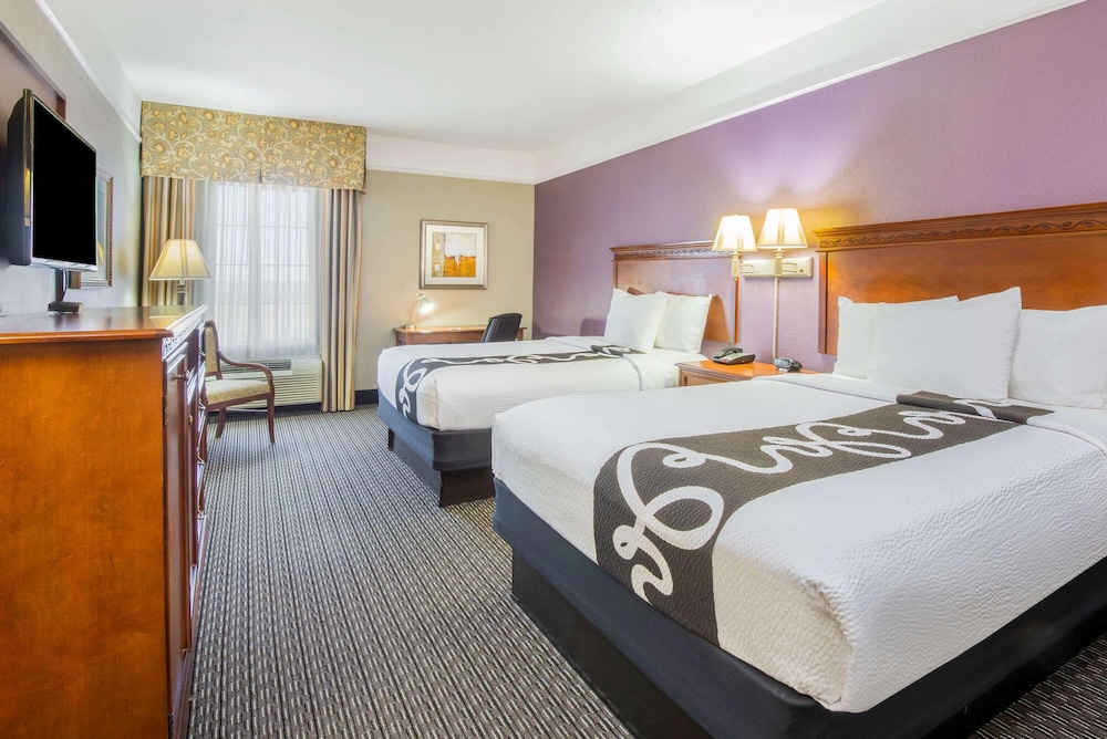 Gainesville Vacations - La Quinta Inn  Suites by Wyndham Gainesville - Property Image 4