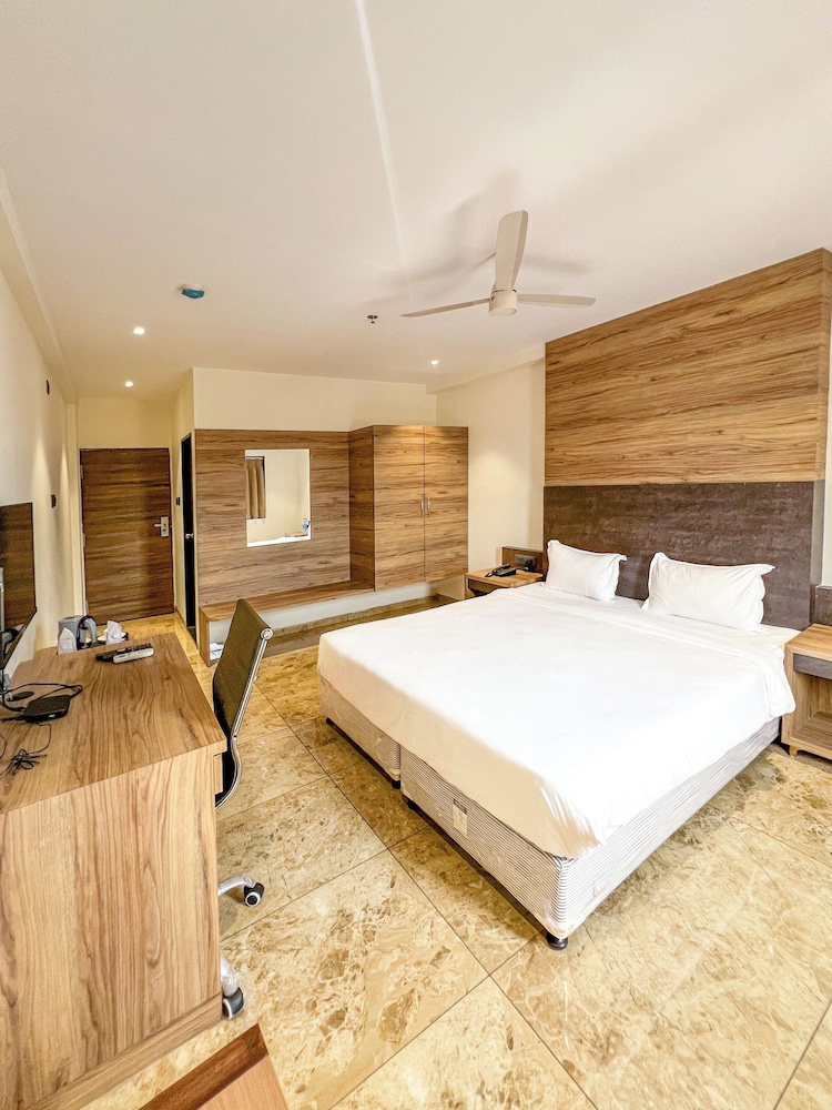 THE GRAND KD HOTEL