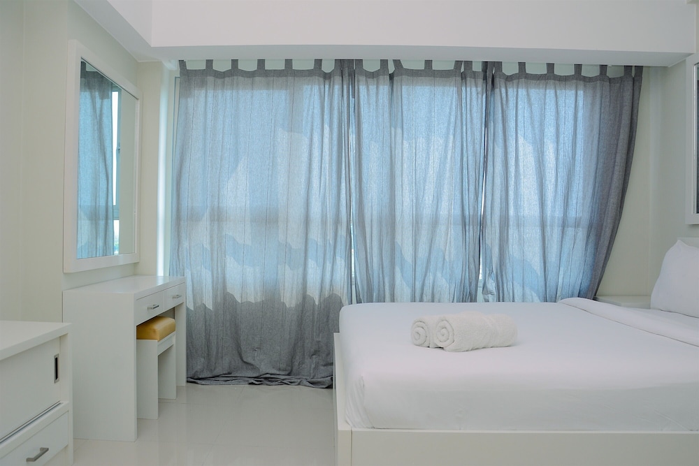 Studio Apartment at The Springlake View Summarecon with Mall View, เบคาซี - 9
