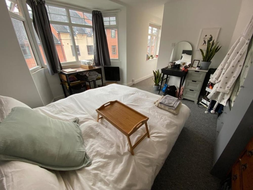 Private Apartment - Free Wifi, Parking, No Deposit view 2