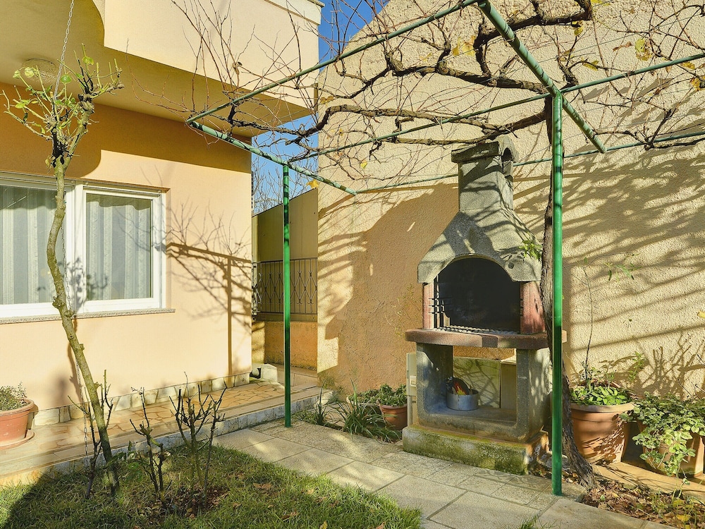 Apartment in Pula Near the Sea