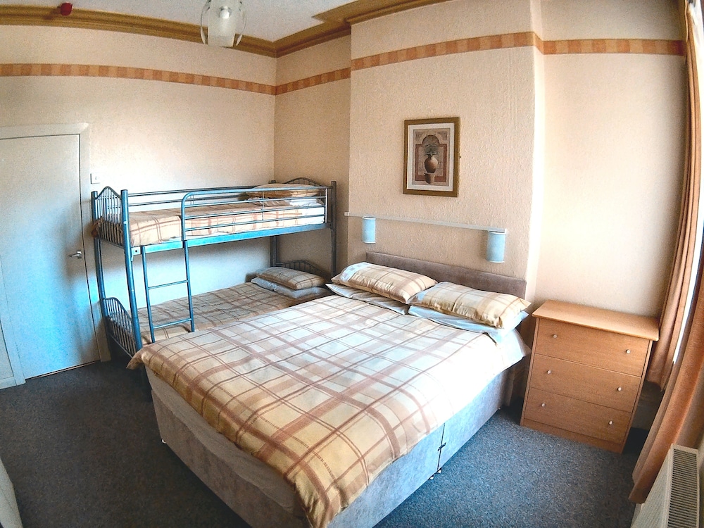Cleveland Court Apartments