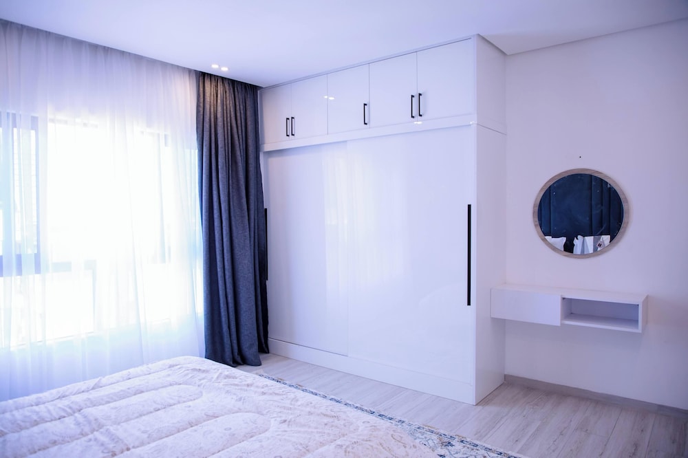 Grand Premiere 2 Bed by YourHost