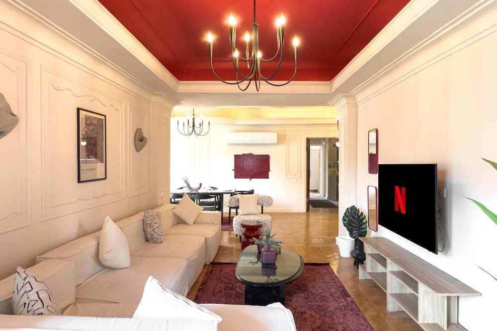 Xuru Stays I The 2bdr Crimson Crib @ The Heart Of Heliopolis