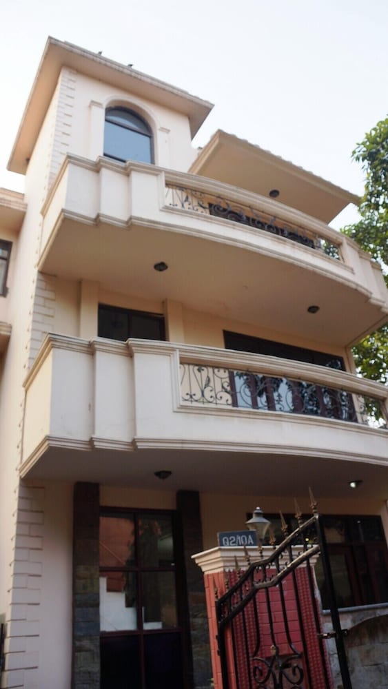 Maxfort Budget Hotel Gurgaon