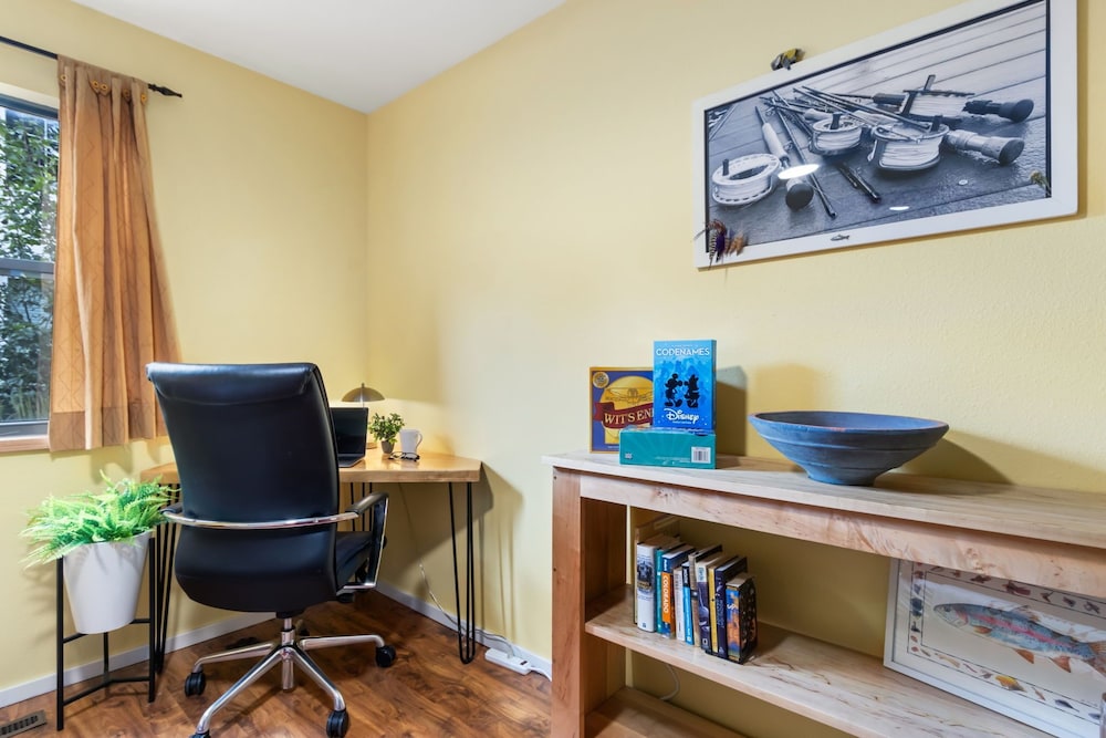Peaceful Pines - Home Gym & Office, Near Trails