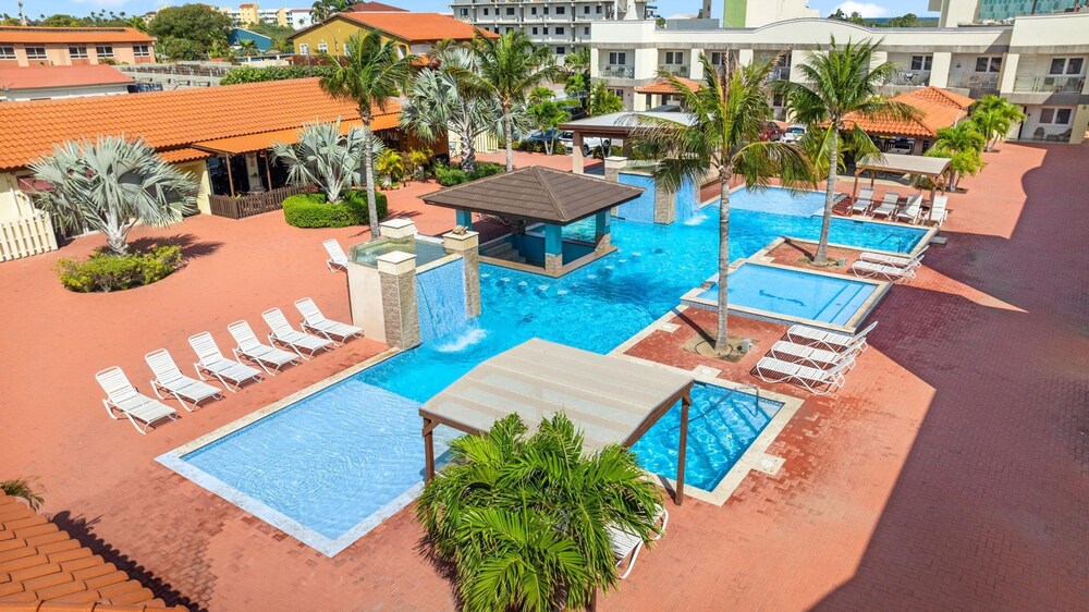 Charming 1br1ba Condo Steps From Eagle Beach