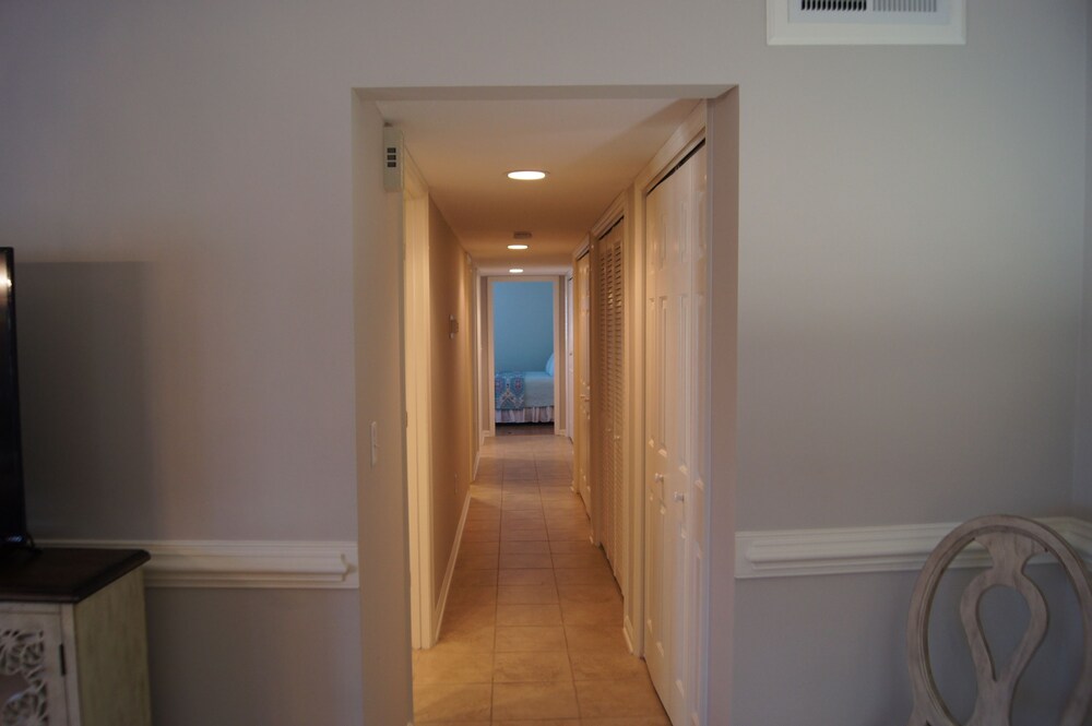 Tilghman Lakes H1 3 Bedroom Condo by RedAwning