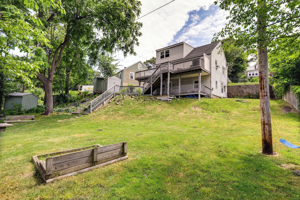 Lakefront Cottage 2 Mi to Palladium in Worcester!