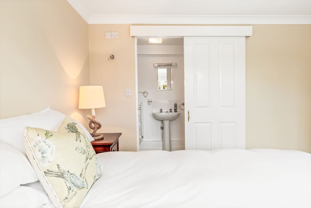 Mulberry Cottage - From 110 Per Night