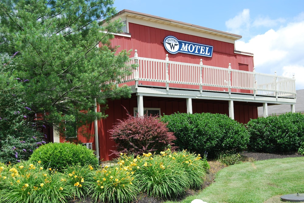 Hotel Flying W Airport & Resort - Image 1