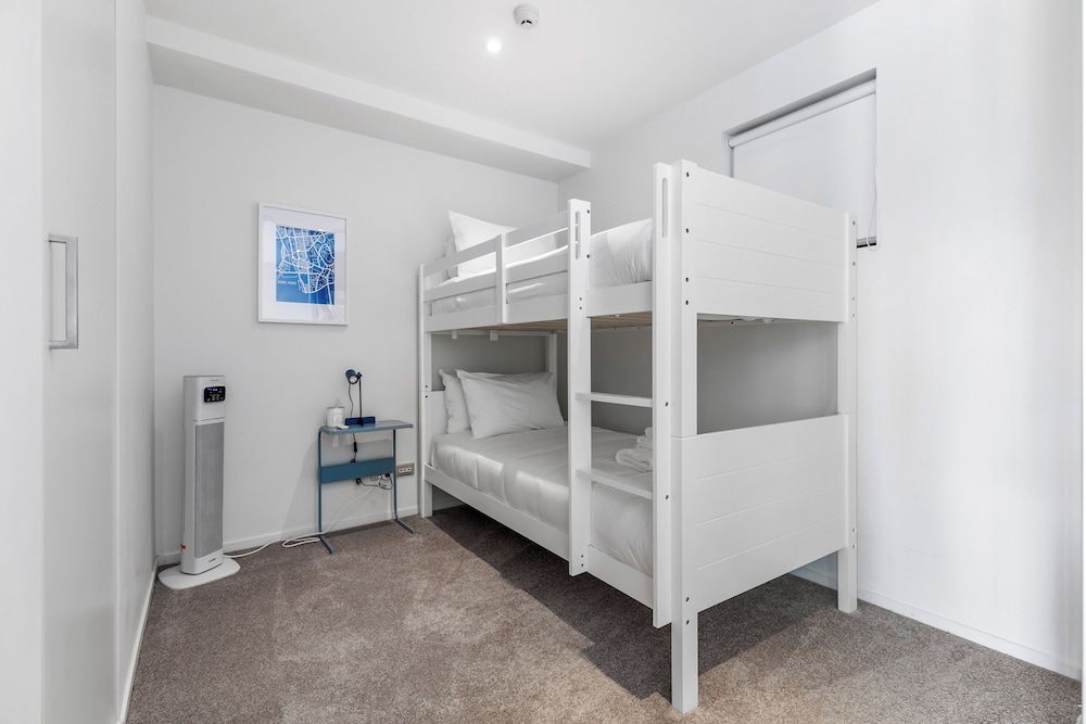 Queen St Stay, Pool,Gym,Tower Views | Zodiak Stays