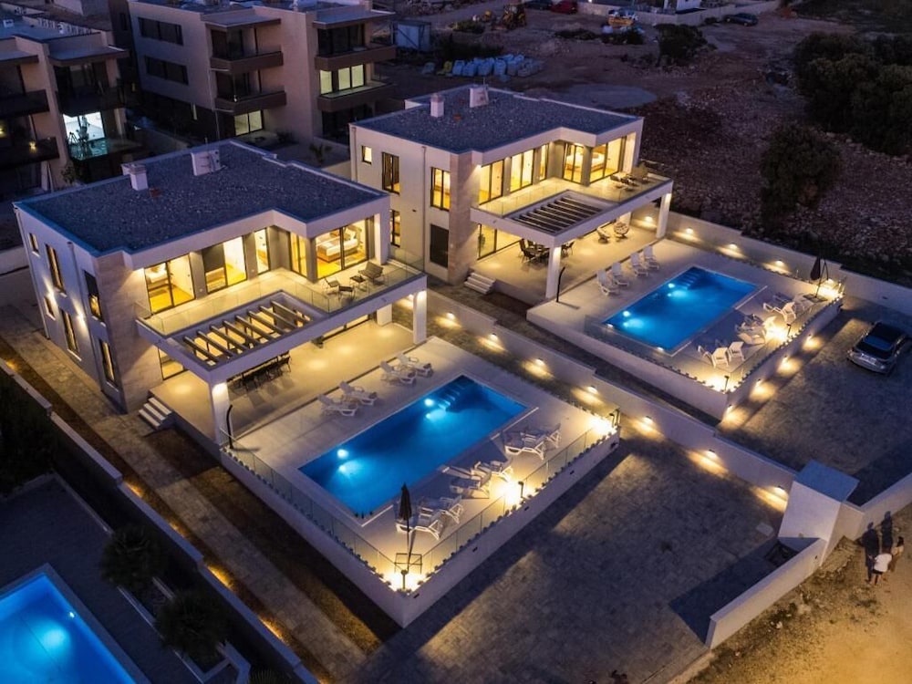 Luxury villas Paradise
