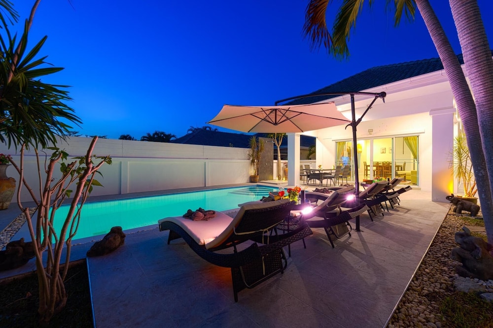Modern Private 3 Bedroom Pool Villa GA1