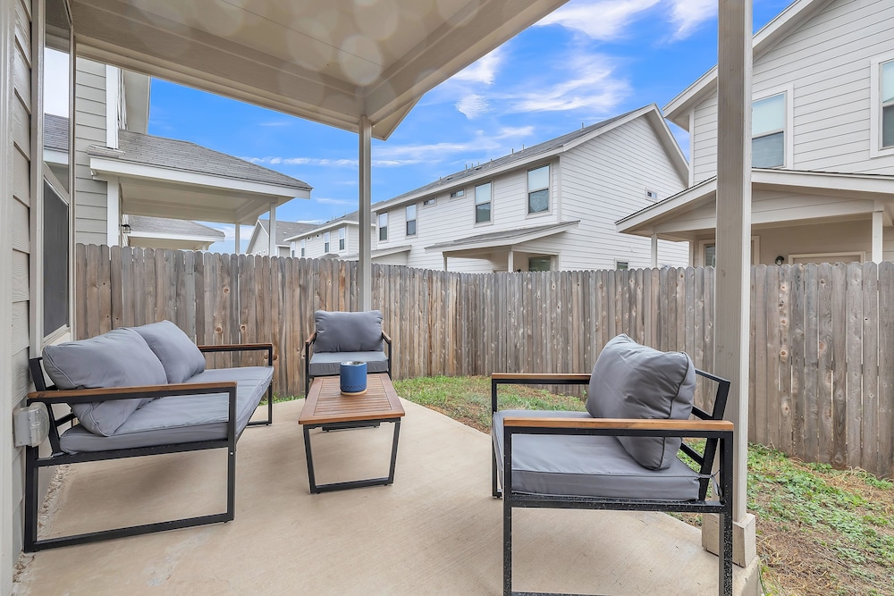 Modern 3br In Gated Community Near Jbsa & Seaworld 3 Bedroom Duplex
