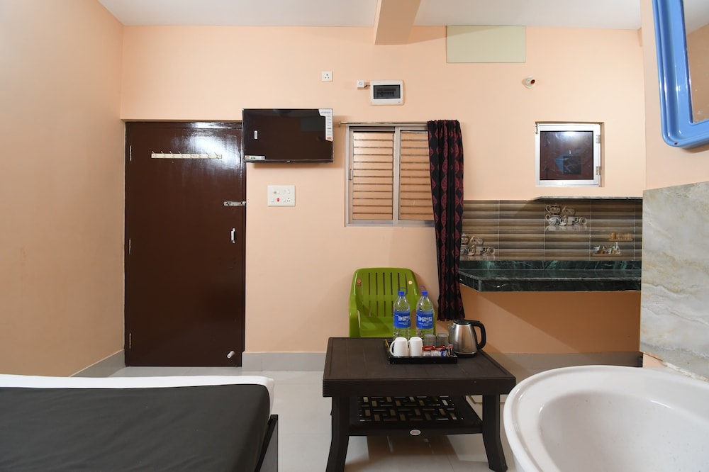 RADHA KRISHNA NIWAS