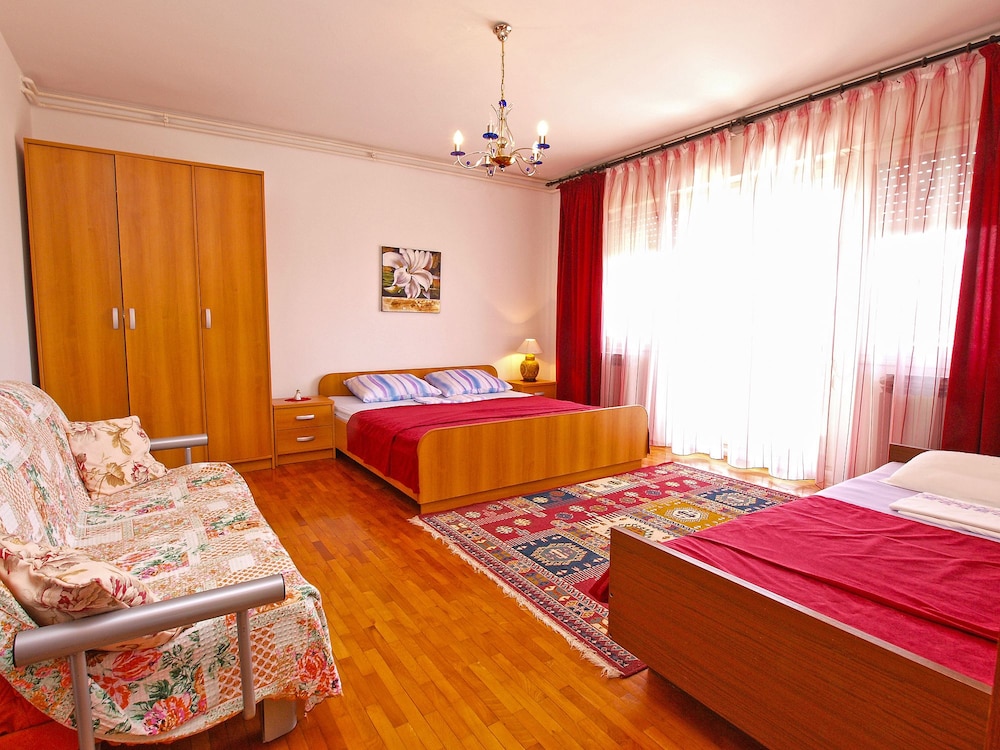 Apartments Vladislava 906