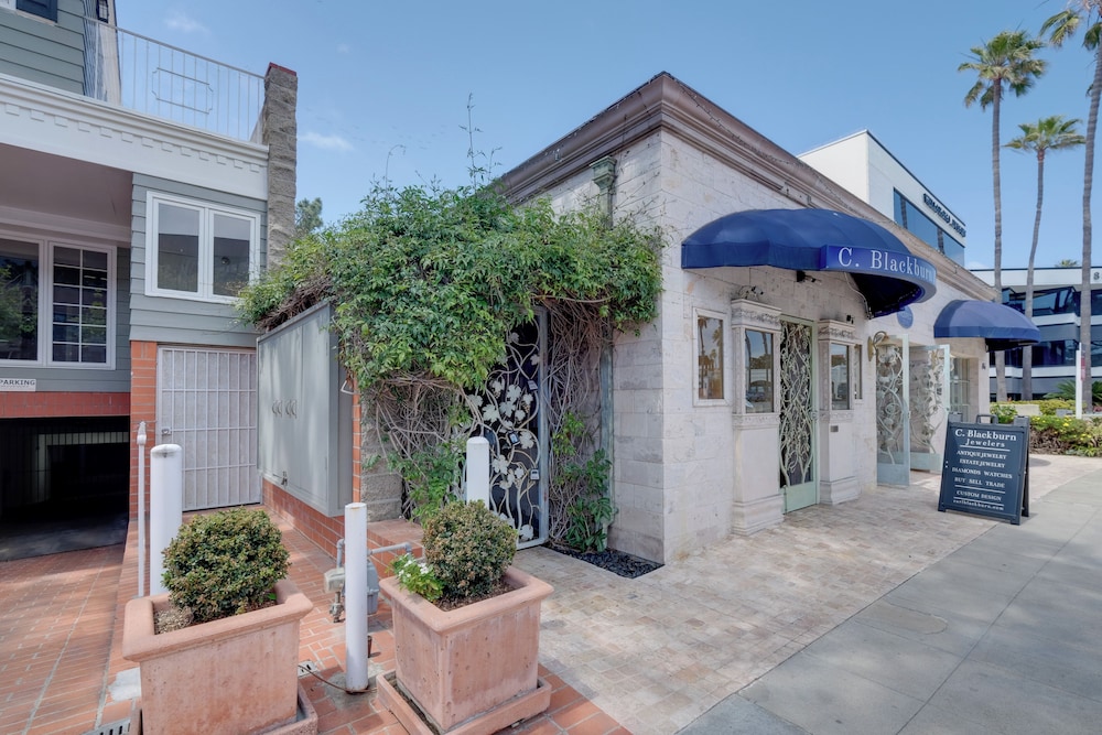 Walk to La Jolla Cove: Dtwn Cottage w/ Ocean View!