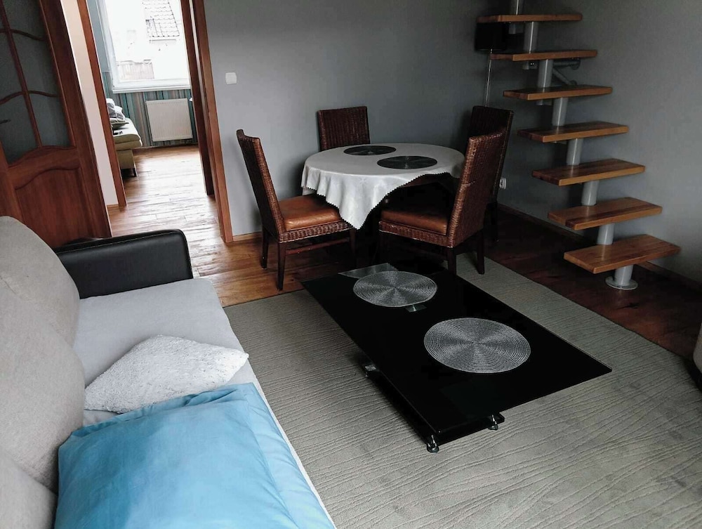 Rumia - Apartment - Sleeps 8 - Parking - Seaside
