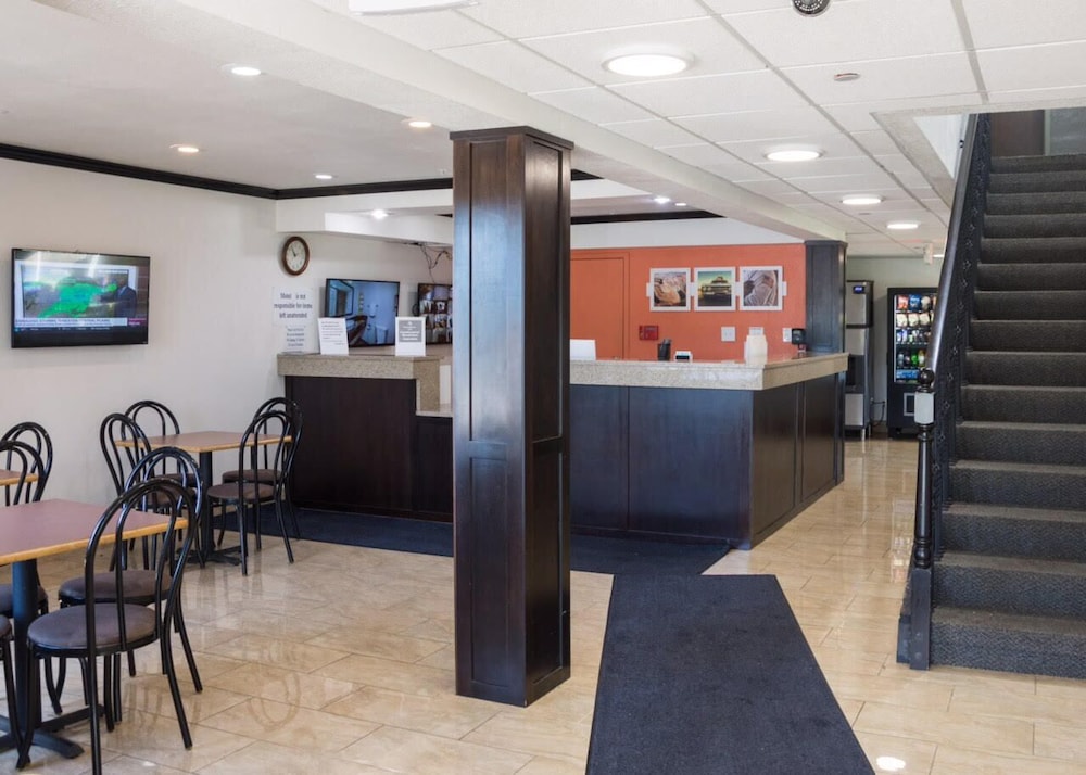 Motel 6 Peoria, IL