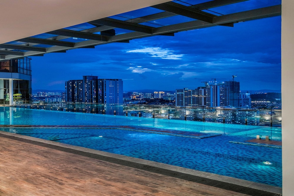Novo Suites @ Jalan Ampang Skypool