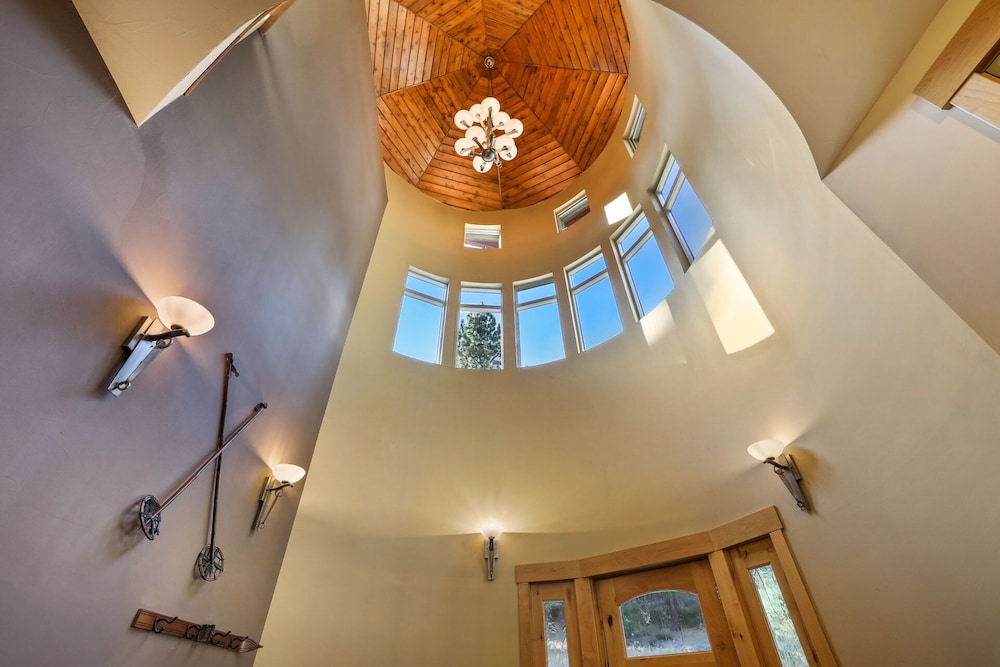 Heavenly Mountain Chalet - Skiing, Pets, Hot tub view 4