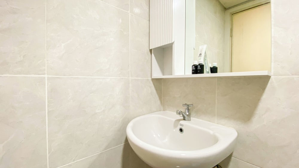 Comfortable And Homey Studio Room Parkland Avenue Apartment