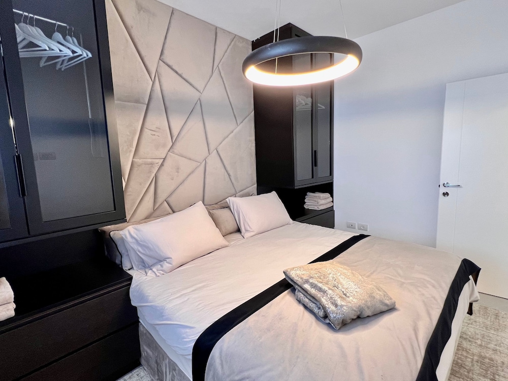 High End & City View by FeelHome view 5