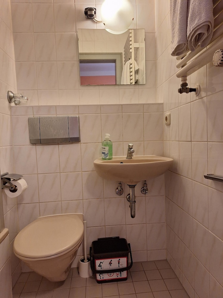 2-Rent Group Hostel Rooms AUB162