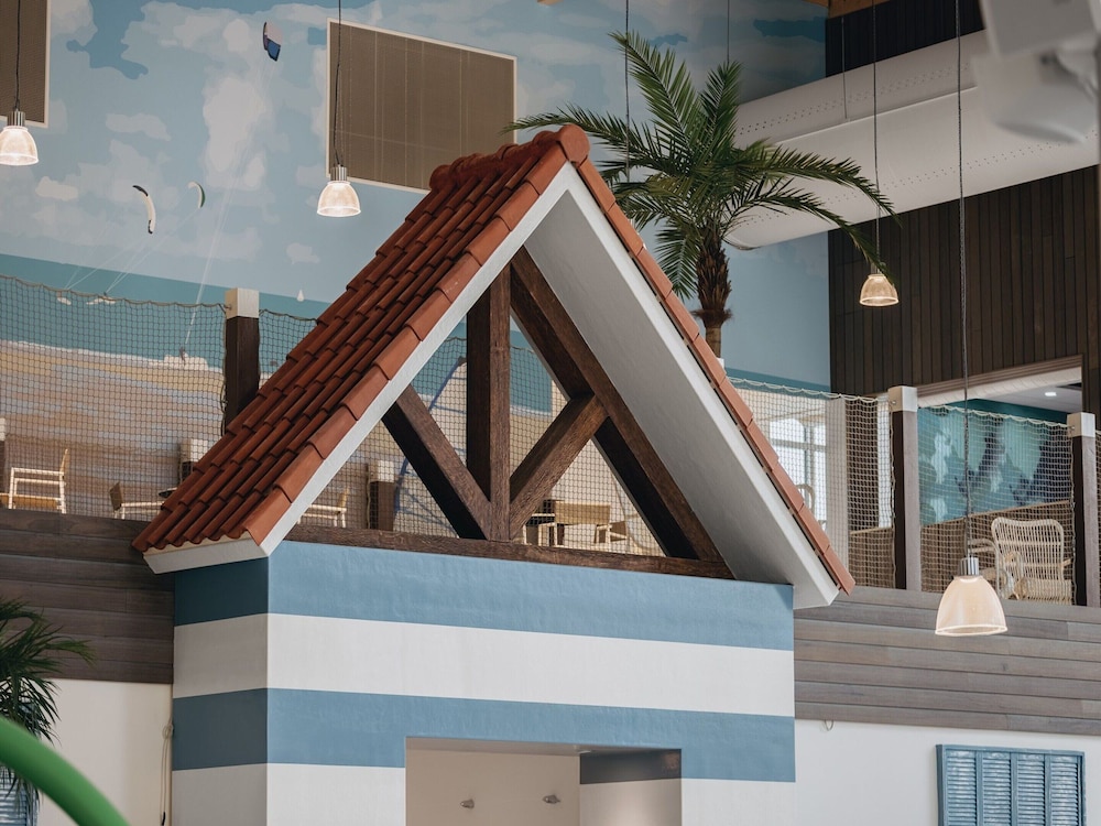 Lodge in Zeeland Near Nieuwvliet Beach