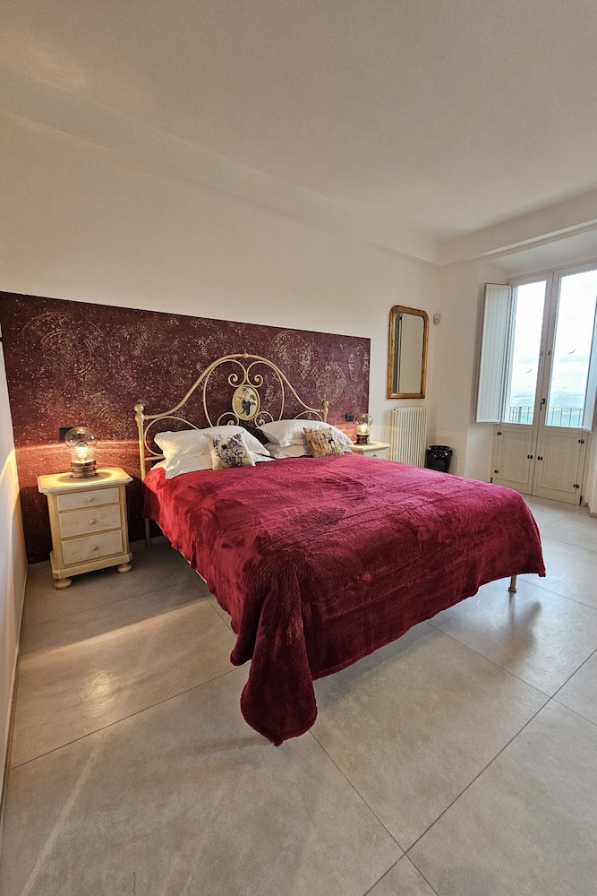 Rocca Contrada relais