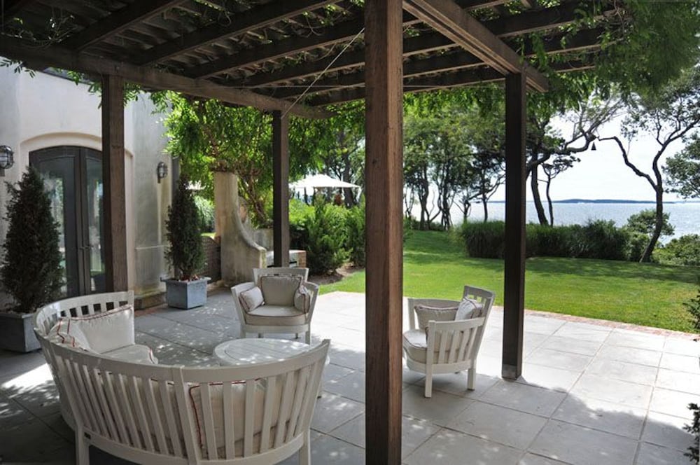 Bluffside Cove by Rove Beachfront w Pool Sauna