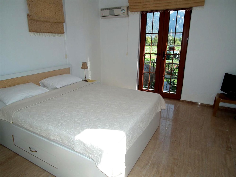 Iris Villa view 3