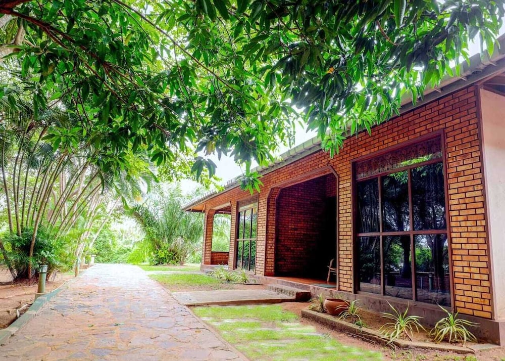 Kumudu Valley Resort