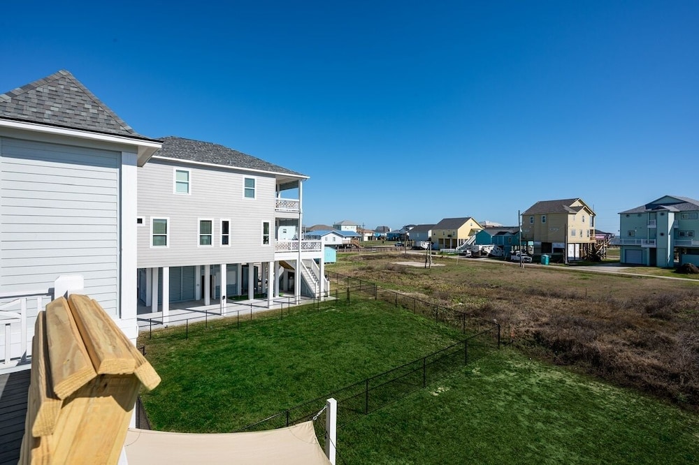Sandy Feet Retreat 3 Bedroom Home by RedAwning view 4