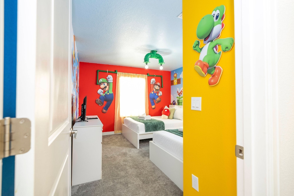 Beautiful 4 BR Close to Disney