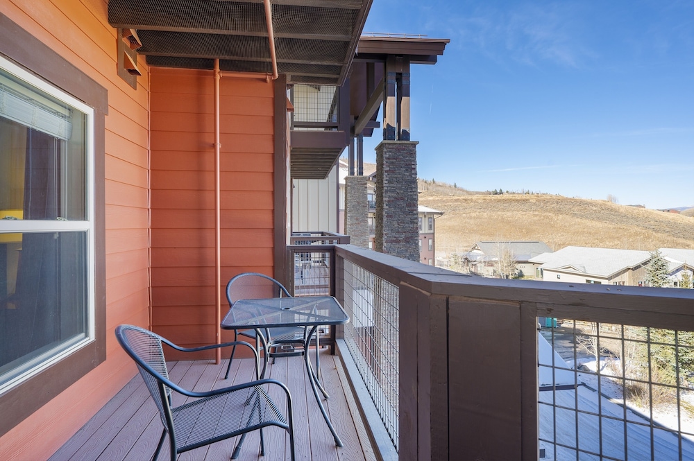 Base Camp 304 1 Bedroom Condo by RedAwning view 5
