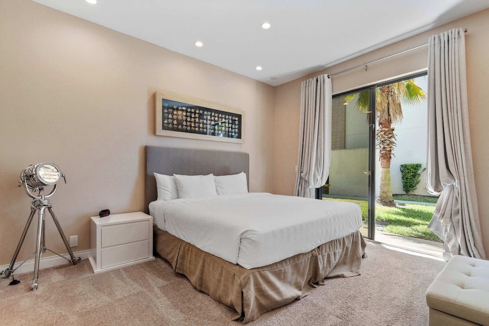 Chic Disney Villa Stunning Patio, Resort Amenities & Minutes From Parks